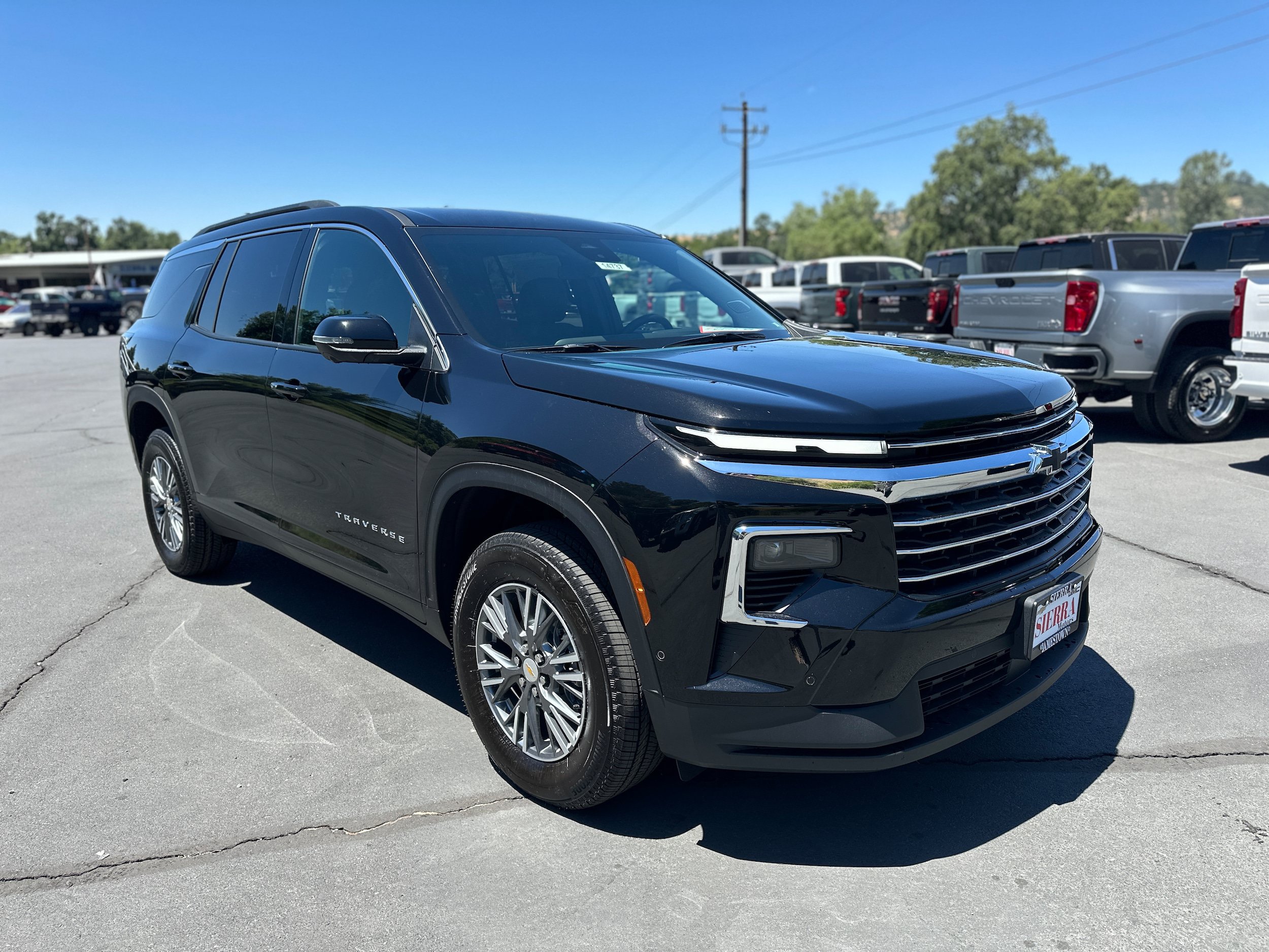 Used 2025 Chevrolet Traverse LT w/ Enhanced Driving Package AWD/4WD image 3