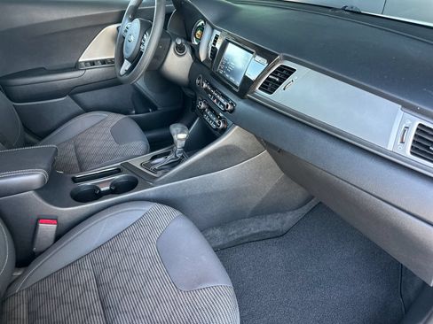 Used 2019 Kia Niro LX FWD image 16