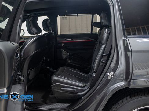 Used 2021 Jeep Grand Cherokee L Overland w/ Luxury Tech Group IV AWD/4WD image 28