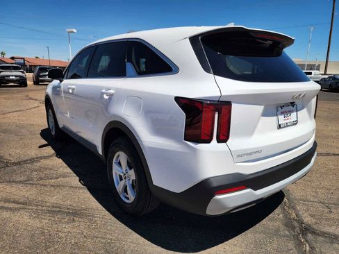 Used 2026 Kia Sorento LX FWD image 6