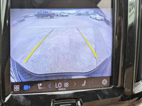 Used 2023 Volvo XC60 B5 Ultimate image 14