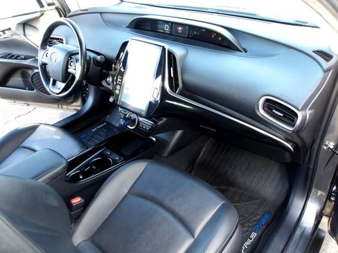 Used 2020 Toyota Prius Prime XLE image 14