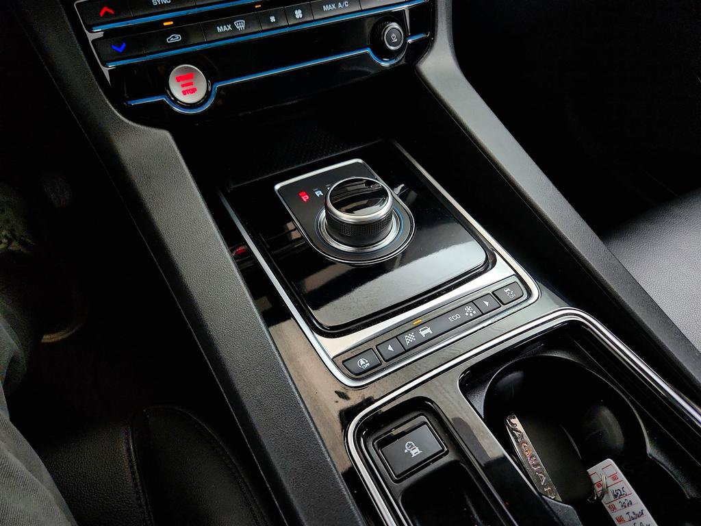 Used 2020 Jaguar F-PACE Premium AWD/4WD image 19