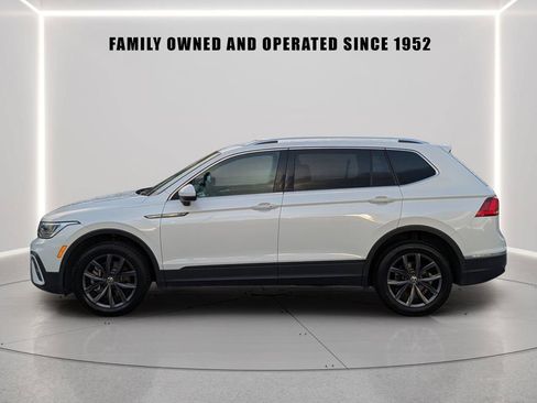 Used 2023 Volkswagen Tiguan SE FWD image 3