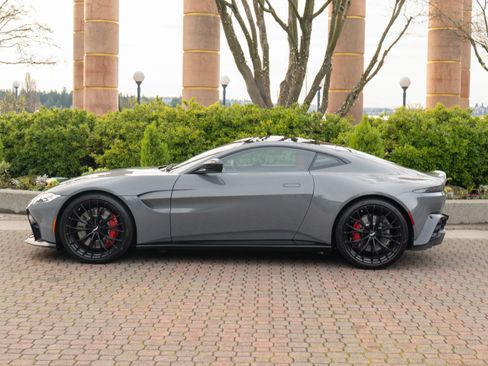 Used 2023 Aston Martin V8 Vantage Coupe image 36