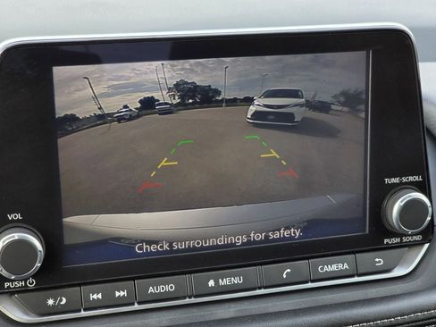 Used 2025 Nissan Rogue SV FWD image 18