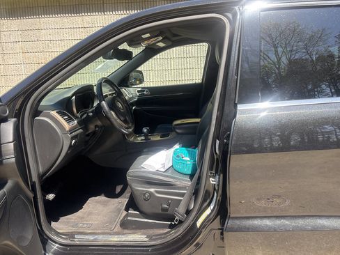 Used 2015 Jeep Grand Cherokee Limited w/ Luxury Group II image 9