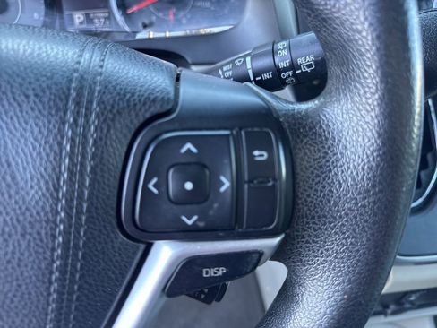 Used 2017 Toyota Sienna LE image 29