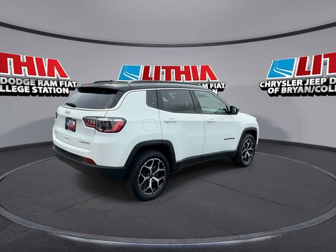 Used 2025 Jeep Compass Limited AWD/4WD image 8
