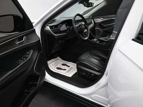 Used 2022 Jeep Grand Cherokee L Limited image 16