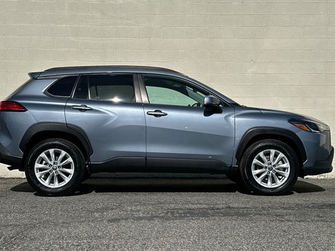 Used 2022 Toyota Corolla Cross LE image 3