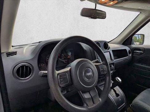 Used 2017 Jeep Patriot Sport w/ Power Value Group AWD/4WD image 10