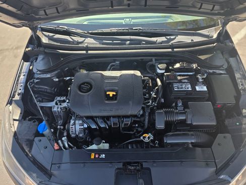 Used 2020 Hyundai Elantra SE FWD image 8