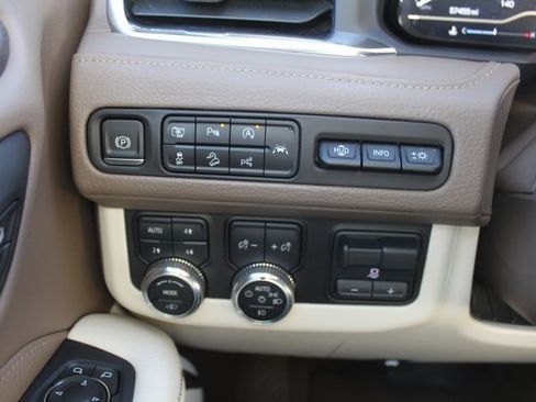 Used 2023 GMC Yukon Denali w/ Denali Reserve Package image 25