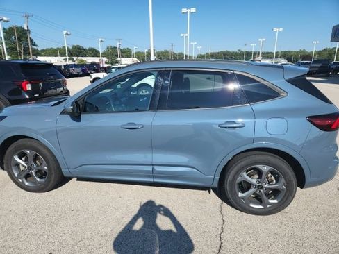 Used 2023 Ford Escape ST-Line Select AWD/4WD image 4