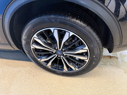 Used 2022 Ford Escape SE w/ SE Sport Appearance Package image 7