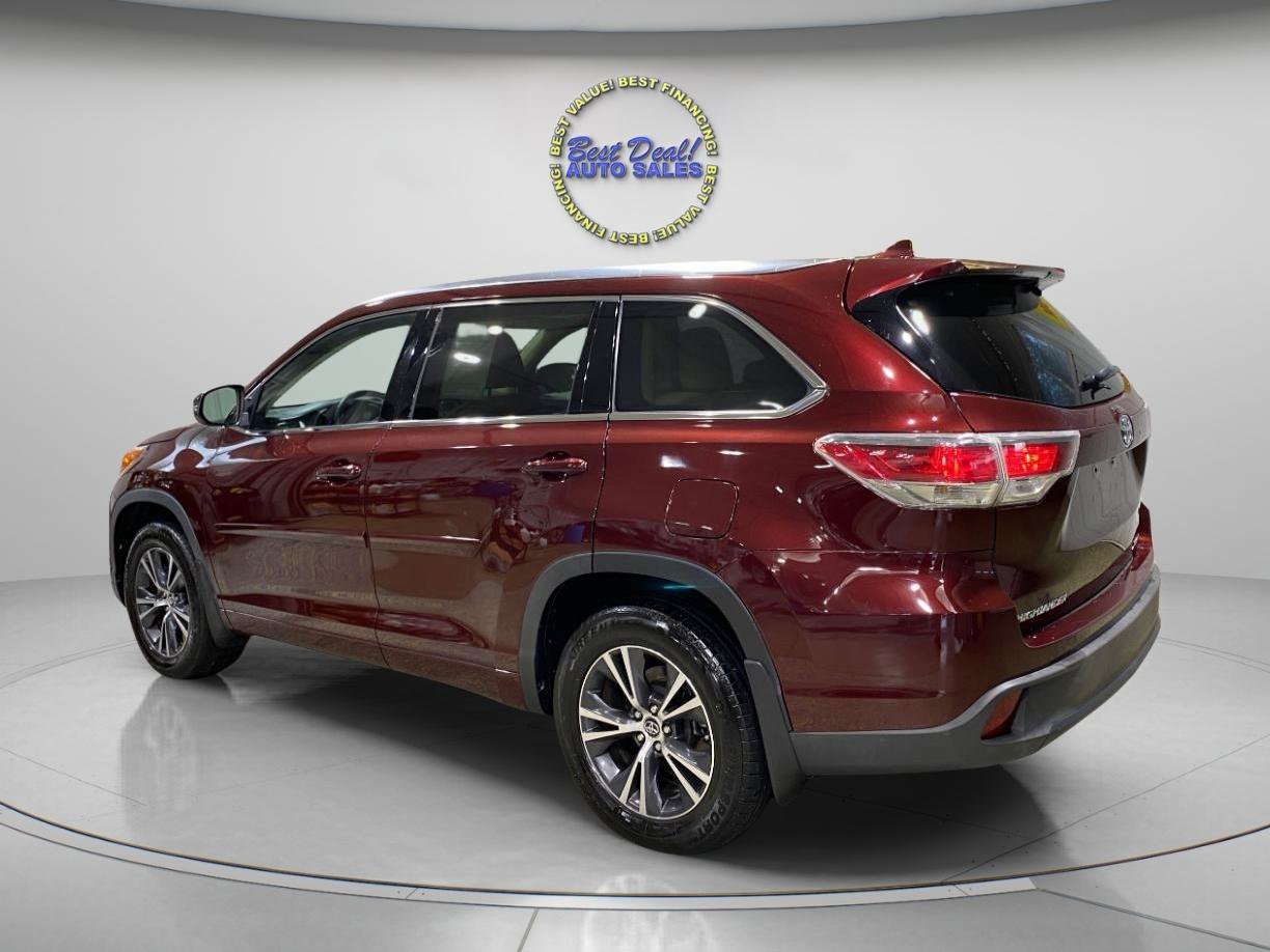 Used 2016 Toyota Highlander XLE AWD/4WD image 3