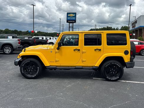 Used 2015 Jeep Wrangler Unlimited Sahara AWD/4WD image 9