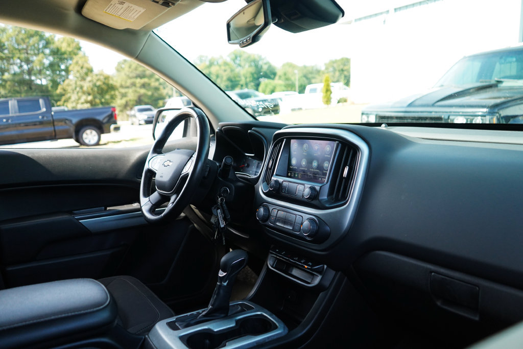 Used 2022 Chevrolet Colorado LT w/ Safety Package RWD image 10