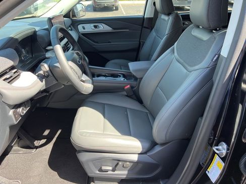 New 2026 Ford Explorer Active RWD image 15