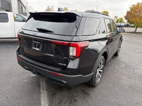 Certified 2025 Ford Explorer ST-Line image 8