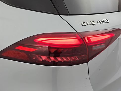 Used 2025 Mercedes-Benz GLE 450 4MATIC image 35