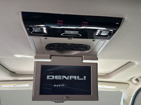 Used 2017 GMC Yukon Denali w/ Open Road Package AWD/4WD image 19