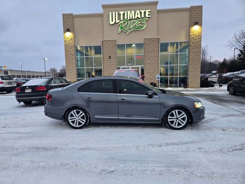 Used 2017 Volkswagen Jetta SEL image 1