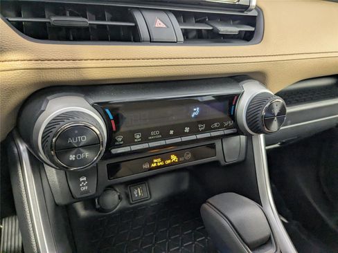 Used 2025 Toyota RAV4 XLE image 19
