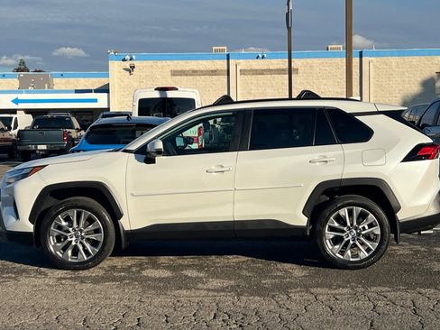 Used 2023 Toyota RAV4 XLE Premium image 5