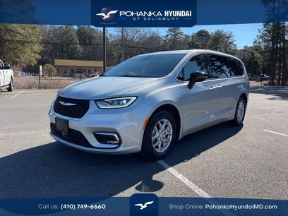 Used 2024 Chrysler Pacifica Touring-L