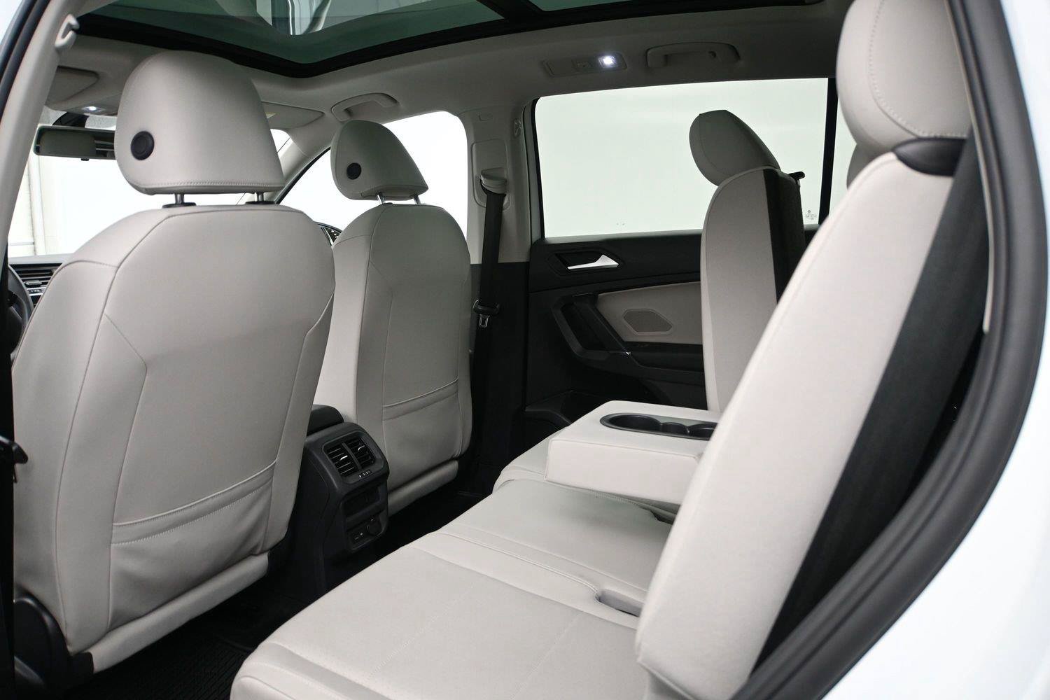 Used 2020 Volkswagen Tiguan SE w/ Panoramic Sunroof Package AWD/4WD image 10