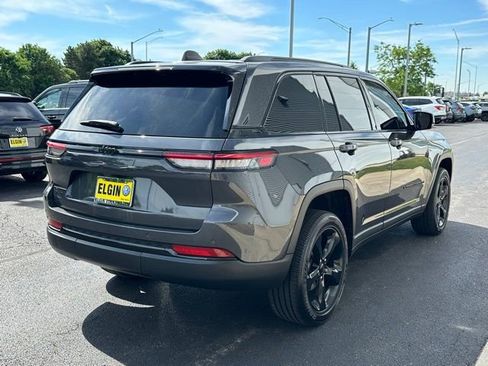 Used 2023 Jeep Grand Cherokee Altitude AWD/4WD image 4