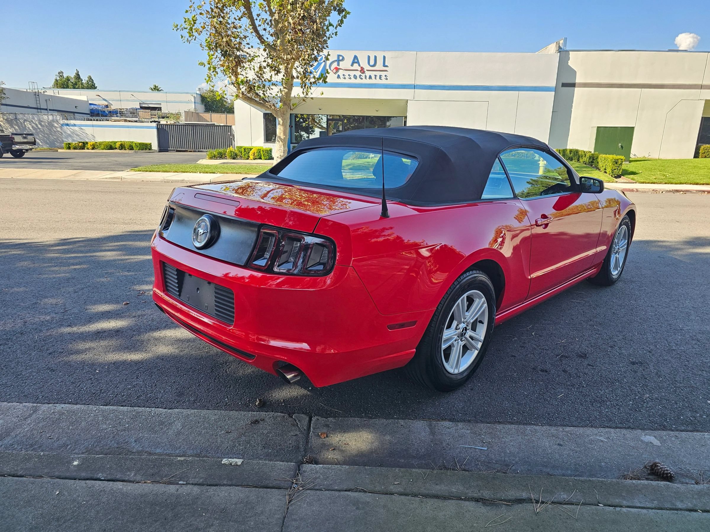 Used 2013 Ford Mustang Convertible RWD image 5
