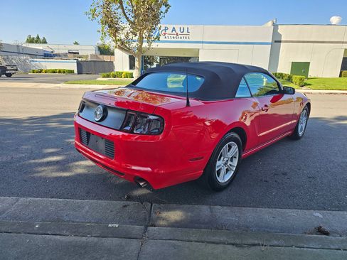 Used 2013 Ford Mustang Convertible RWD image 5