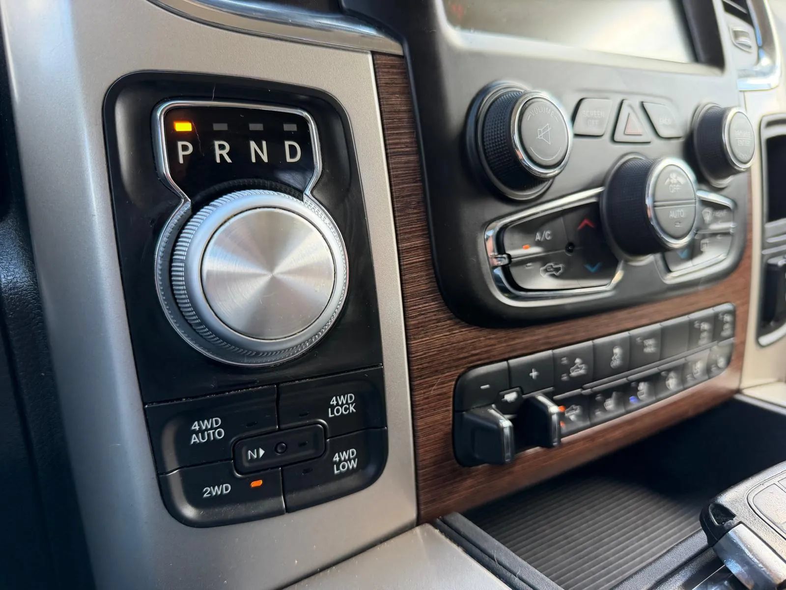 Used 2016 RAM 1500 Laramie w/ Convenience Group AWD/4WD image 26
