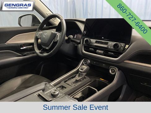 Used 2024 Toyota Grand Highlander AWD image 46