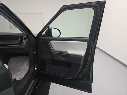 Used 2025 Rivian R1S Adventure AWD/4WD image 18