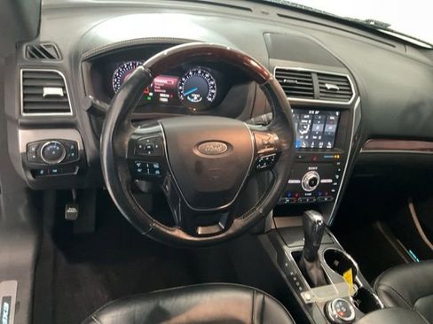 Used 2019 Ford Explorer Platinum image 10