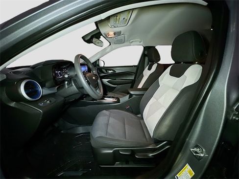 Used 2024 Chevrolet Trax LS w/ LS Convenience Package image 17