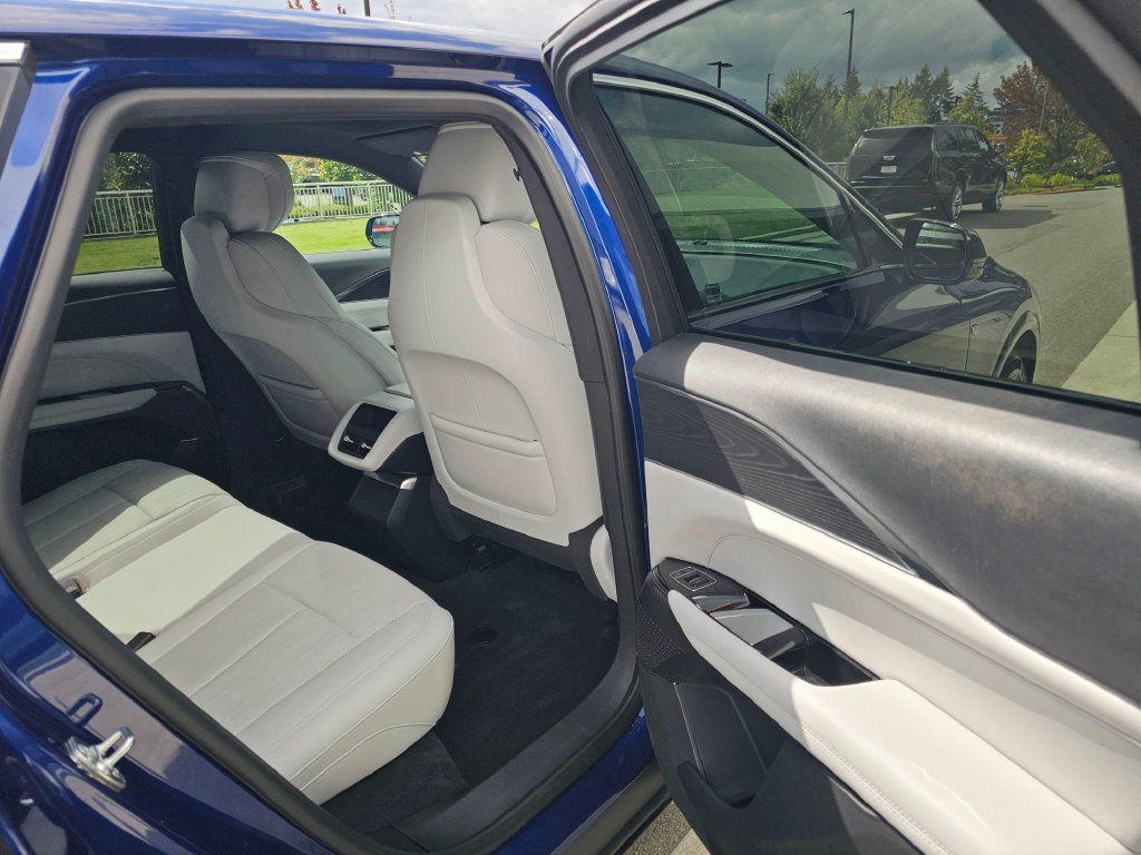 Certified 2024 Cadillac Lyriq Luxury AWD/4WD image 15