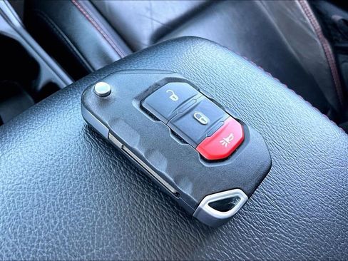 Used 2021 Jeep Wrangler Unlimited Rubicon AWD/4WD image 31
