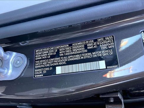 New 2025 Volvo EX90 Plus image 36