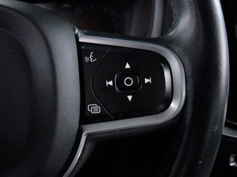 Used 2021 Volvo S60 T5 Momentum w/ Premium Package image 19