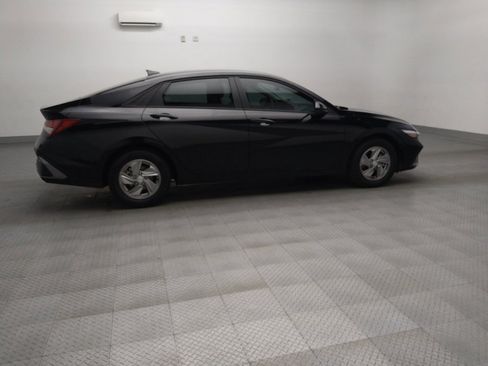 Used 2025 Hyundai Elantra SE image 10