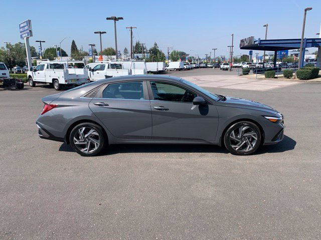 Used 2024 Hyundai Elantra SEL w/ Convenience Package FWD image 6