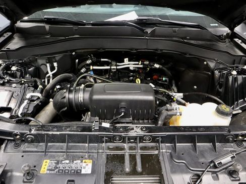 Used 2023 Ford Explorer XLT w/ Equipment Group 202A AWD/4WD image 18