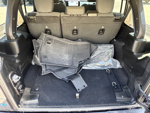 Used 2025 Jeep Wrangler Willys image 19