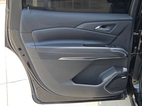 Certified 2025 Chevrolet Traverse RS w/ LPO, Floor Liner Package AWD/4WD image 15