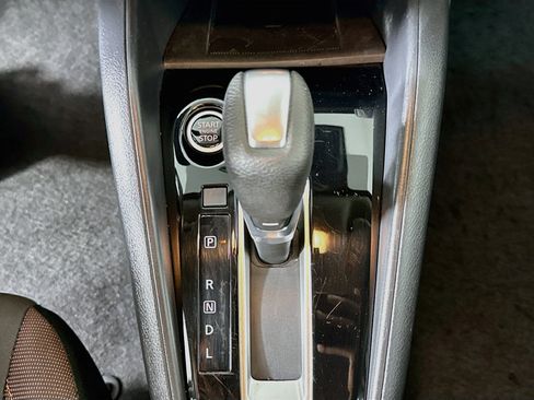 Used 2025 Nissan Versa SR FWD image 23